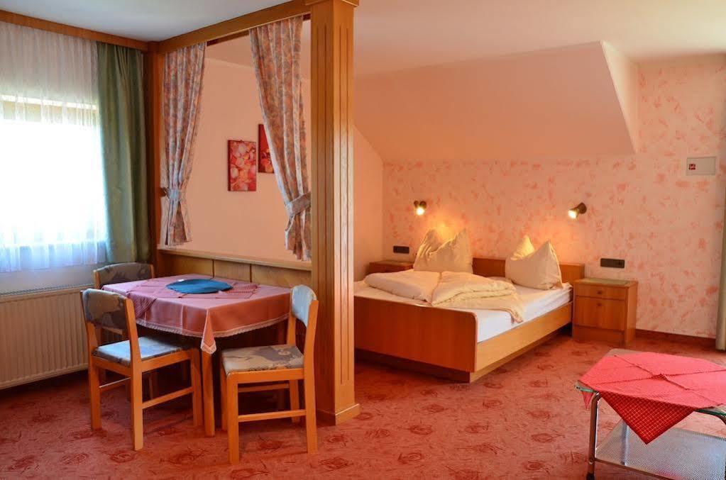 Gaestehaus Goetz Drobollach am Faakersee Extérieur photo